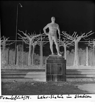 Statue des Radfahr-Weltmeisters August Lehr