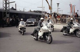 Freiburg: Polizeieskorte auf Motorrädern