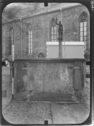 Brunnen : Arnstadt. Brunnen an der Pfarrkirche (Oberkirche)