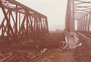 Ausschwimmen alte Eisenbahnbrücke am Mittellandkanal