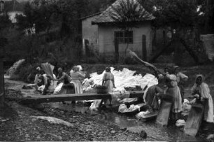 Cestine: kroatische Wäscherinnen am Bach