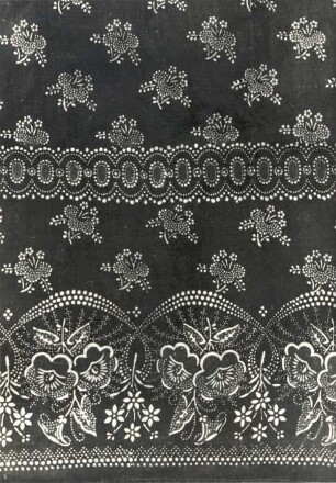 Blaudruck aus Sabrodt : Kleidung - Hoyerswerdaer Tracht. Ort: Zabrod / Sabrodt. 50 Jahre alter Blaudruck. Vgl. Lětopis C 1 (1953).