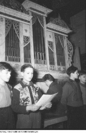Dresden, Kreuzschüler im Orgelbaubetrieb Jehmlich, 1957