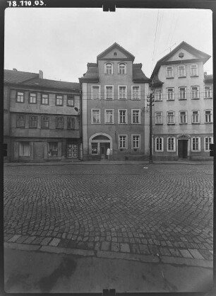 Schmalkalden, Weidebrunner Gasse 3/7. Wohnhäuser mit Läden. Straßenfront