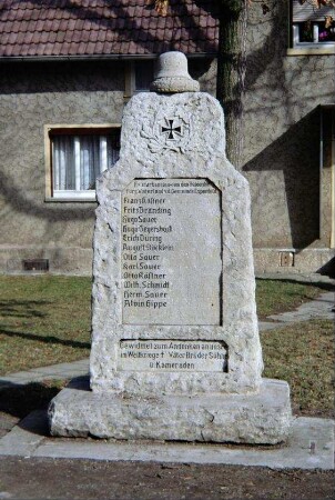Kriegerdenkmal 1. WK auf dem Dorfplatz