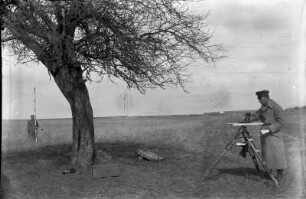 Frankreich, Rudolf Stich bei seiner Arbeit als Feldtopograph