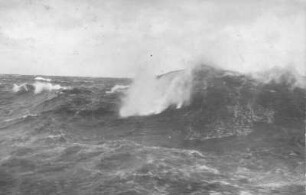 Kreuzfahrten der Hamburg-Amerika Linie, um 1910. Meeresaufnahme bei Wellengang