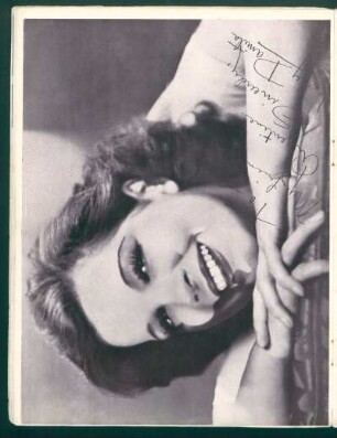 Lily Damita - [Fotografía con la firma de la actriz]