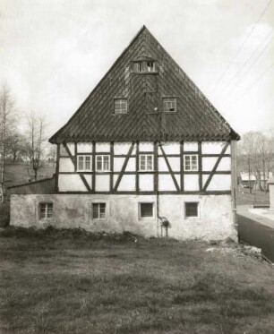 Neuhausen-Cämmerswalde, Hauptstraße 104. Ehemaliges Wohnstallhaus mit Scheunenanteil