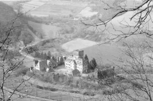 Obernhof: Schloss Langenau, von oben im Lahntal