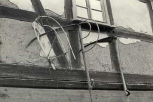 Landwirtschaftliches Arbeitsgerät in Kreckwitz : Land- und Viehwirtschaft - Getreideernte. Ort: Krakecy / Kreckwitz. Haus Nr. 2. Sensenwender