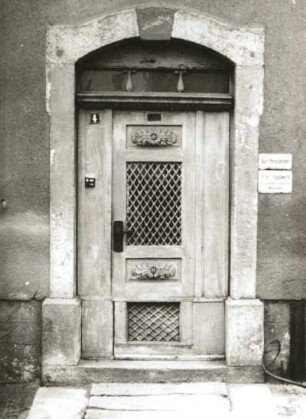 Annaberg-Buchholz, Karlsplatz 4. Wohnhaus (um 1750). Portal