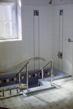 Wasserbecken im Klinikum in Bankja