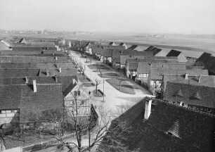 Dresden-Kaditz. Altkaditz. Blick vom Kirchturm auf den Dorfplatz mit Pfarrhaus nach Südost