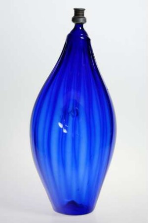 Große blaue Nabelflasche