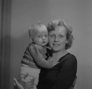 Porträt einer Mutter mit Baby
