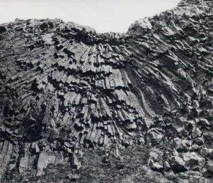 Felsen mit kristallinischem Basalt, Island