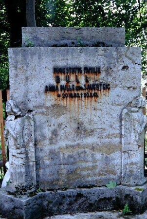 Friedhof: Grabstein der Familie Bulle (Glaskönig von Thüringen)