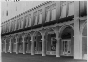 Wohn- und Geschäftshaus : Dresden-Altstadt, Altmarkt, Wohn- und Geschäftshaus, Damenmoden "Honetta"