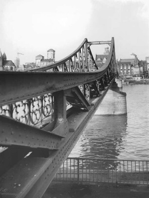 Eiserner Steg - Brücke (Brücke); Frankfurt, Eiserner Steg , Kreuzungsfläche , Main (Gew.I)
