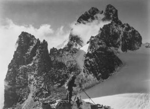 Mount-Kenya-Massiv : Gipfel Point John (links) und Nelion-Gipfel (rechts) im Mount-Kenya-Massiv