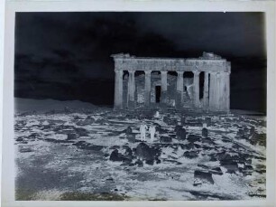 Trümmerfeld vor dem Parthenon