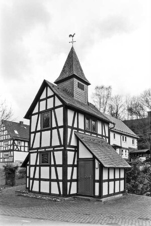 Kapelle (Kapelle, ehemals Scheune, Fachwerk); Hatzfeld, Lindenhof 7
