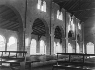 Kirchenschiff : Kirchenschiff der zur Presbyterian Church of East Africa (PCEA) gehörenden "Church of the Torch" in Kikuyu