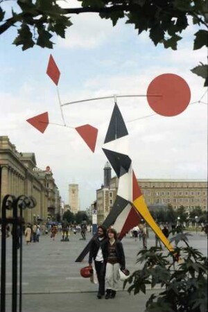 Stuttgart: Mobile Plastik am Schlossplatz
