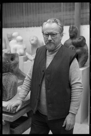 Horst Weiße (1919-1993) in seinem Atelier in Bautzen; Bildhauer