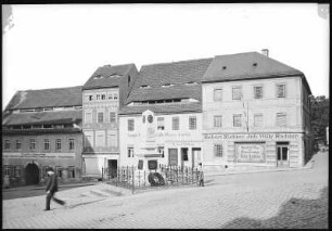 Lommatzsch. Markt mit Kriegerdenkmal