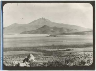Cerro Tunupa von Norden und Salar de Uyuni