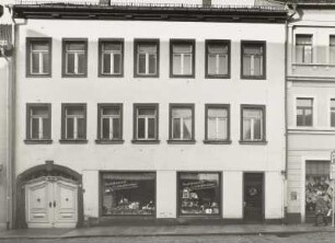Radeberg, Wohnhaus : Radeberg. Ehemalige Kommandantur (Wohnhaus mit Läden). Hauptstraße 10. 1760. Um 1860 (Hinterhaus). Straßenfront