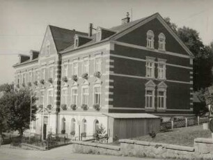 Beierfeld (Kreis Schwarzenberg), August-Bebel-Straße 7/9. Rathaus