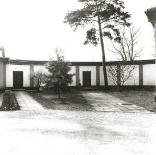 Cottbus, Käthe-Kollwitz-Straße 1-6. Hotelkomplex "Branitz". Verbindungsbau zwischen Nebengebäude und Wohngebäude (ehemalige Gendarmeriekaserne, um 1935)