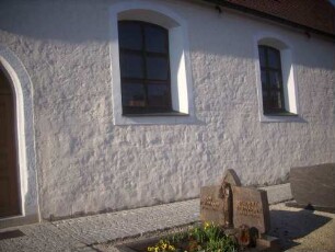 Halsbach-Langhaus über Traufseite Süd (Süd-Seitenschiff - romanische Gründung - im 18 Jhd Überarbeitung)-mit übertünchtem Mauersteinverband