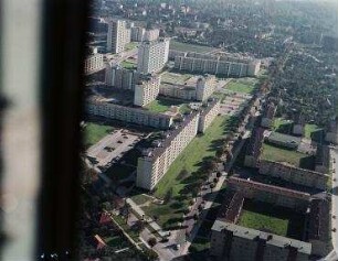 Luftaufnahme, Blick von Norden auf die John-Locke-Siedlung. Berlin-Lichtenrade, John-Locke-Straße