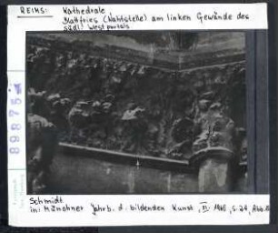 Reims, Kathedrale: Westfassade, Blattfries mit Nathstelle am linken Gewände des südl. Westportals