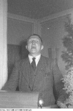 Dresden. Dr. Walter Thürmer, Liberaldemokratische Partei Deutschlands (LDPD) Bürgermeister in Dresden, auf der Gründungskonferenz der Nationalen Front des Landes Sachsen in Dresden, 1949/1950