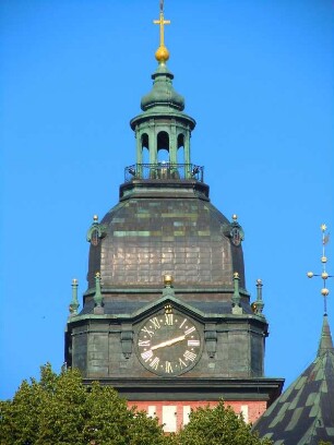 Strängnäs - der Turm des Domes : Der Turm des Domes in Strängnäs, aufgenommen am 25. Juli 2012