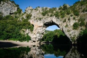 Frankreich. Rhone Alpes. Ardeche. Gorges de l Ardeche. Schlucht der Ardeche. Pont d Arc