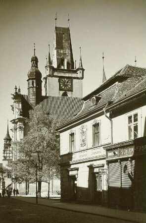 Leitmeritz (heute Litoměřice / Tschechien). Straßenbild mit Stadtkirche (1235)