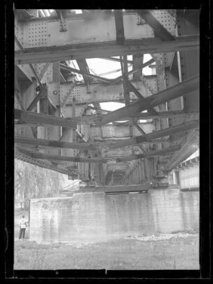 Tuttlingen, Bf, beschädigte Donaubrücke: Kriegsschaden (?)