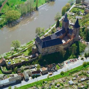 Rochlitz. Schloß (Erste Erwähnung 1009). Blick über die Zwickauer Mulde. Luftbild-Schrägaufnahme von Norden