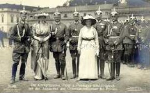 Kronprinzessin Cecilie, Eitel Friedrich mit Frau und Offizieren