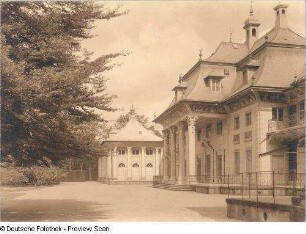 Schloss Pillnitz, Bergpalais : Dresden, Schloss Pillnitz. Bergpalais. Teilansicht der Haupteingangsseite