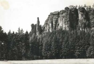 Elbsandsteingebirge. Barbarine am Pfaffenstein von Osten