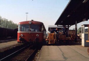 Aulendorf Schienenbusbeiwagen 998 926 Schienenbus 798 625 Expressgutverladung Gepäckkarren Ladearbeiter