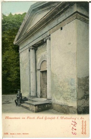 Grünfeld. Mausoleum im fürstlichen Park
