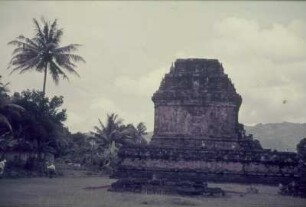 Reisefotos Indonesien. Java. Mendet Tempel (an der Straße nach Yogya)